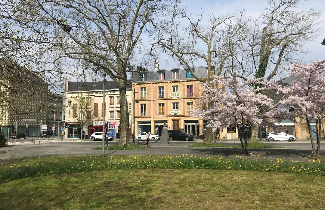 Hotel Couleurs Sud avec ascenseur et restaurant Centre ville-Gare Charleville-Mézières-1